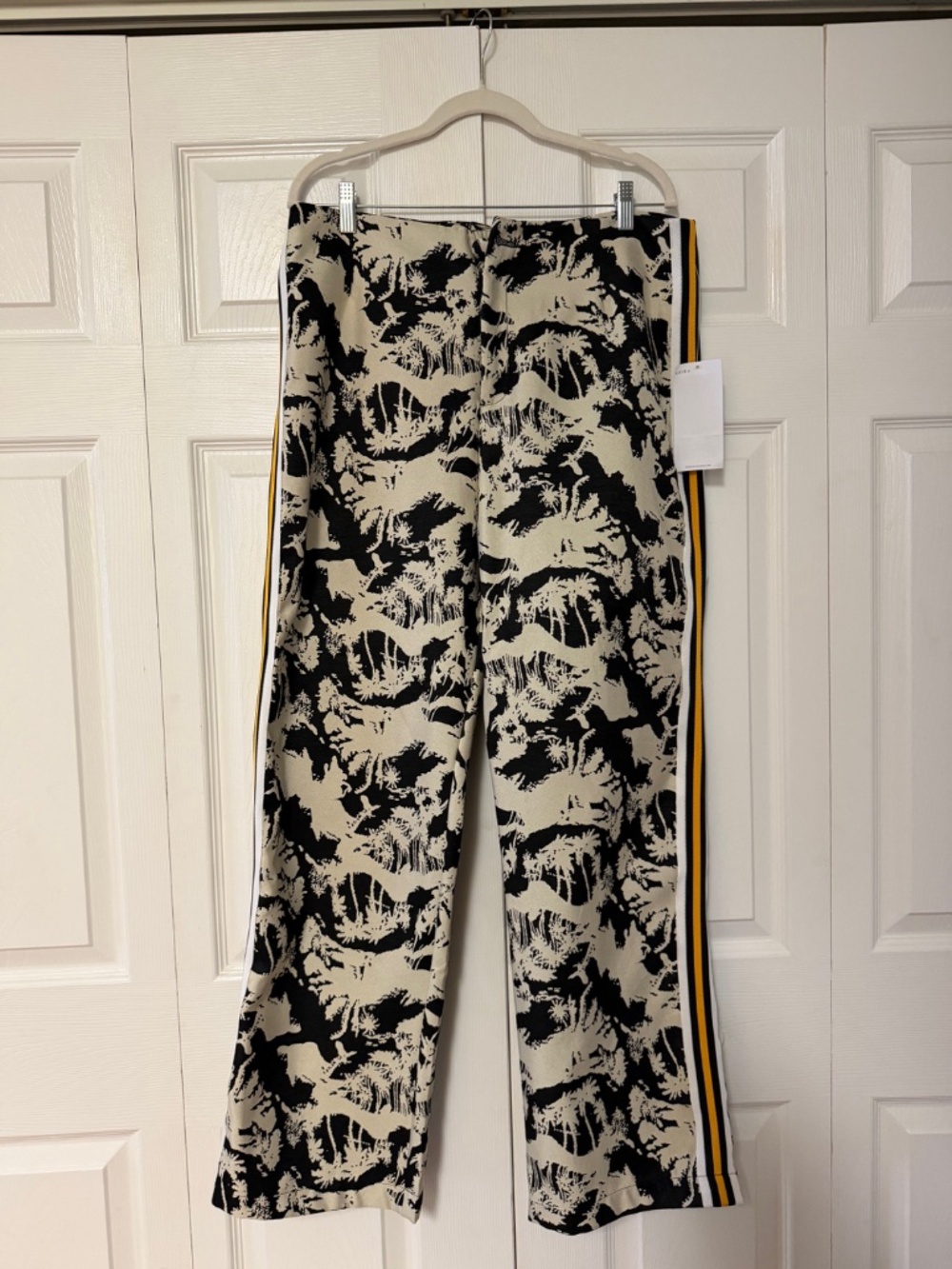AKIRA BLACK | WHITE | YELLOW PANTSUIT NWT XL - Picture 6 of 9